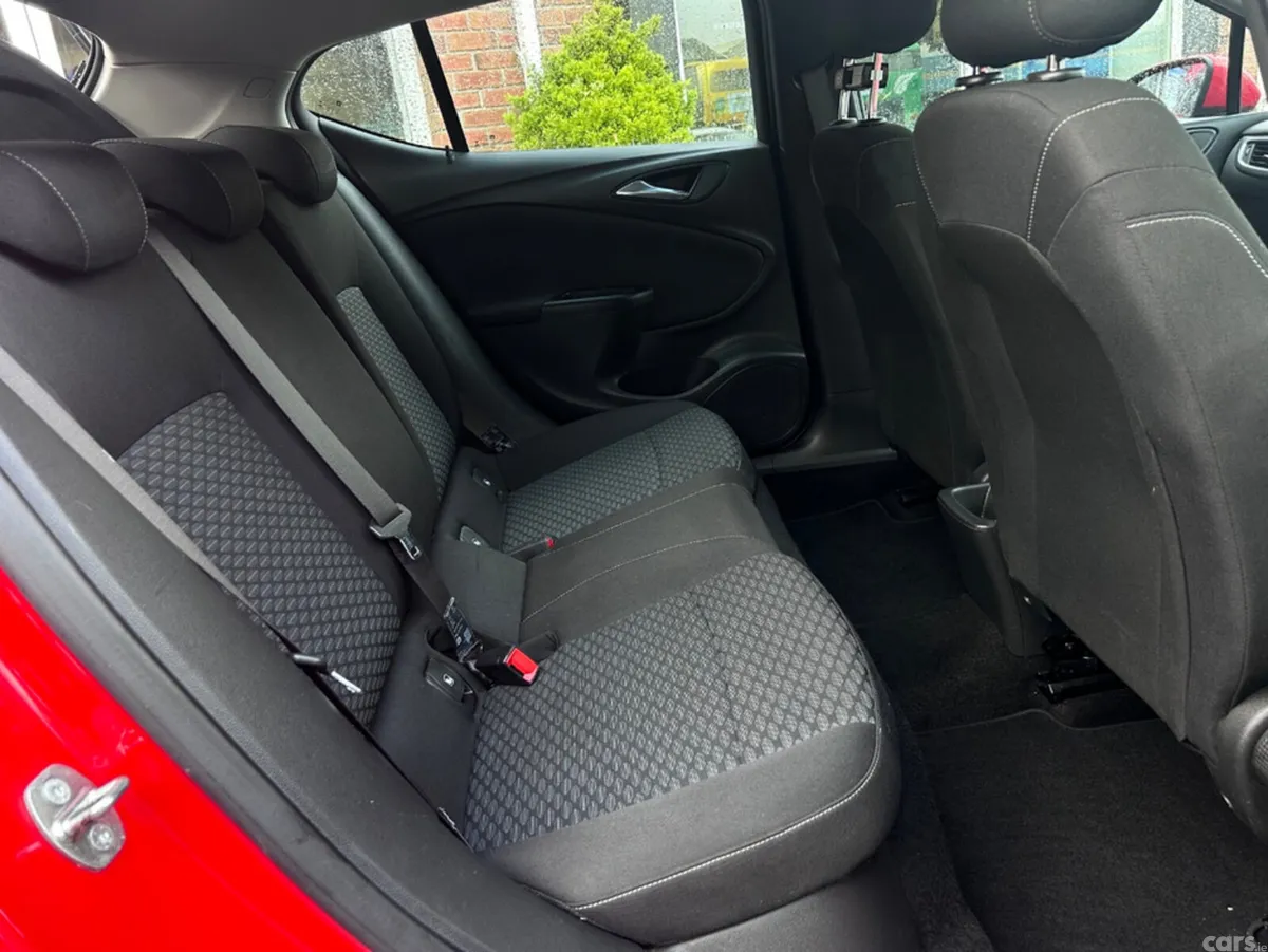 Opel Astra Hatchback, Petrol, 2017, Red