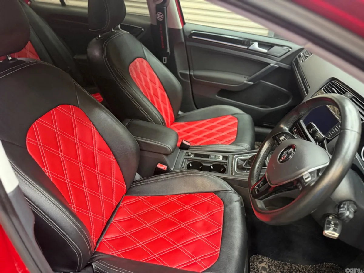 Volkswagen Golf Hatchback, Petrol, 2014, Red