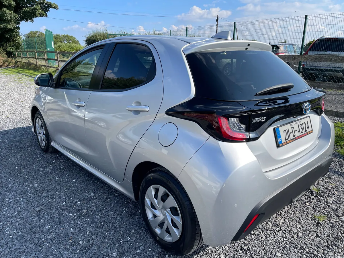 Toyota Yaris Hatchback, Petrol Hybrid, 2021, Silver