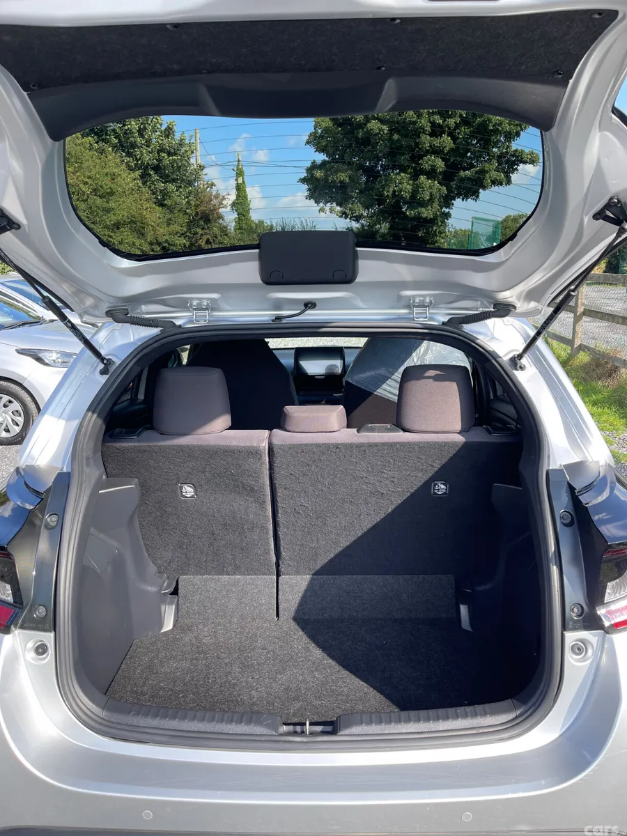 Toyota Yaris Hatchback, Petrol Hybrid, 2021, Silver