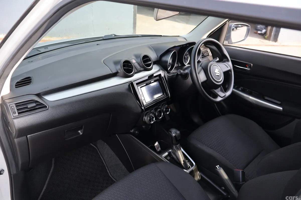 Suzuki Swift Hatchback, Petrol, 2019, Silver
