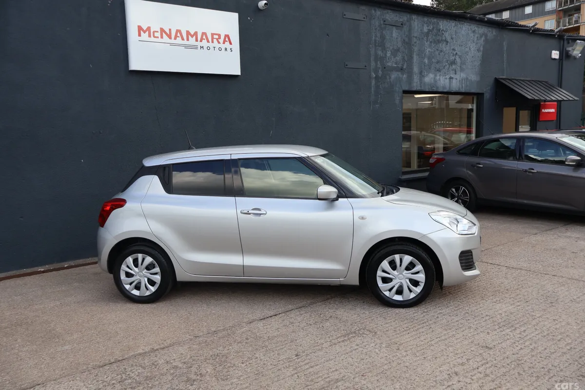 Suzuki Swift Hatchback, Petrol, 2019, Silver