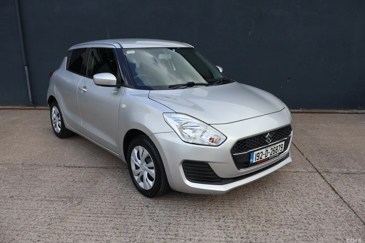 Suzuki Swift Hatchback, Petrol, 2019, Silver