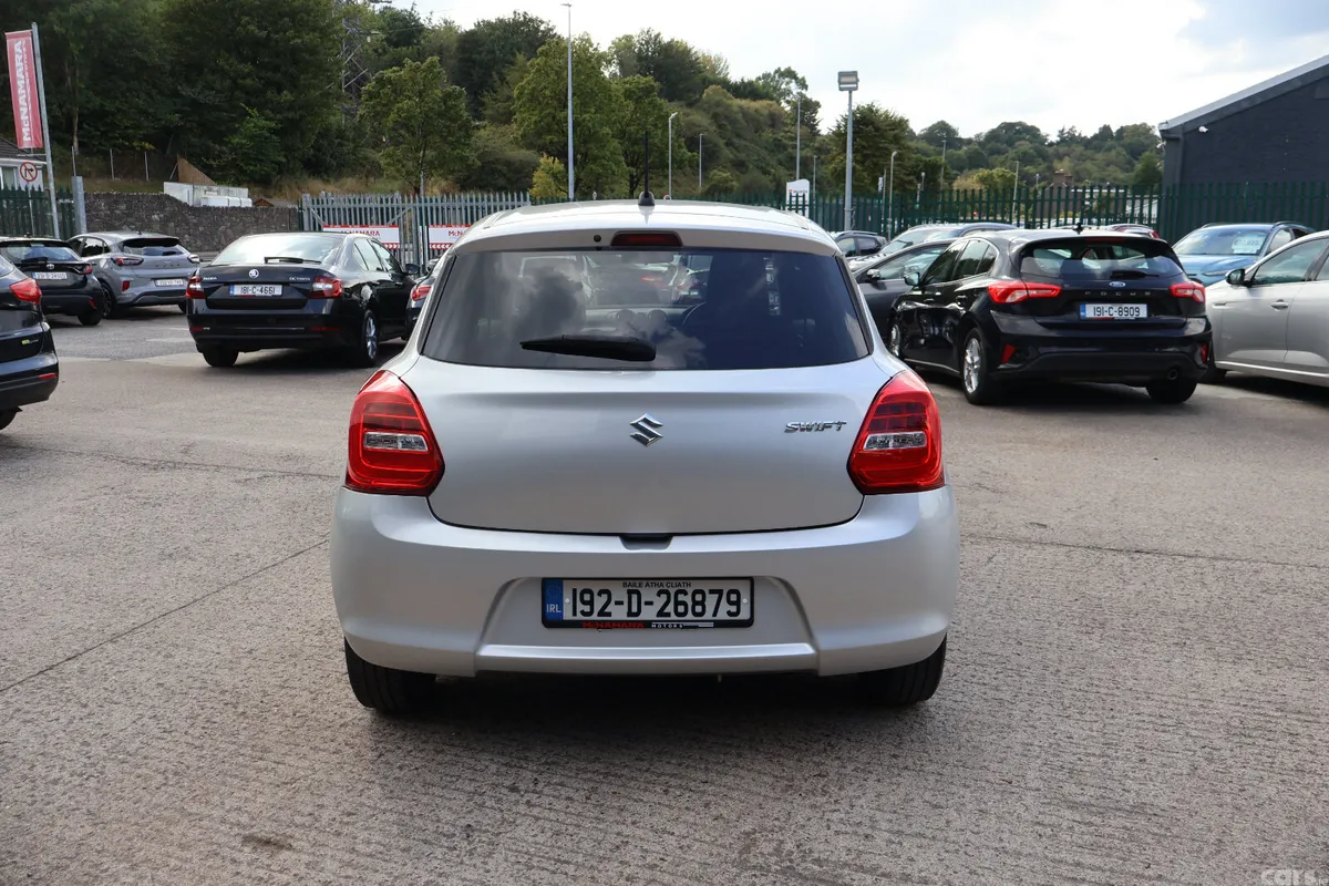 Suzuki Swift Hatchback, Petrol, 2019, Silver
