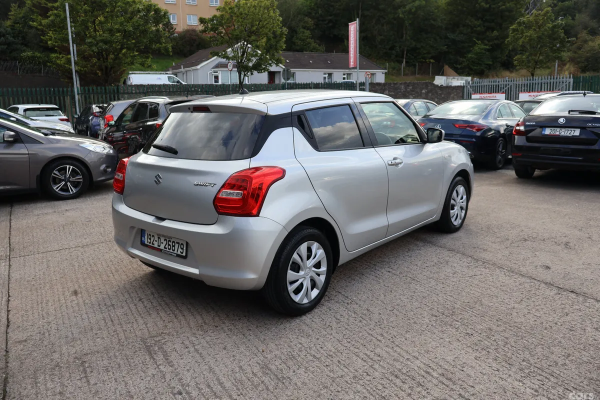 Suzuki Swift Hatchback, Petrol, 2019, Silver