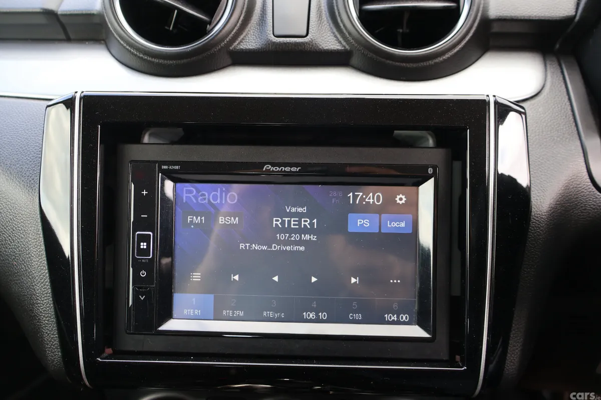 Suzuki Swift Hatchback, Petrol, 2019, Silver