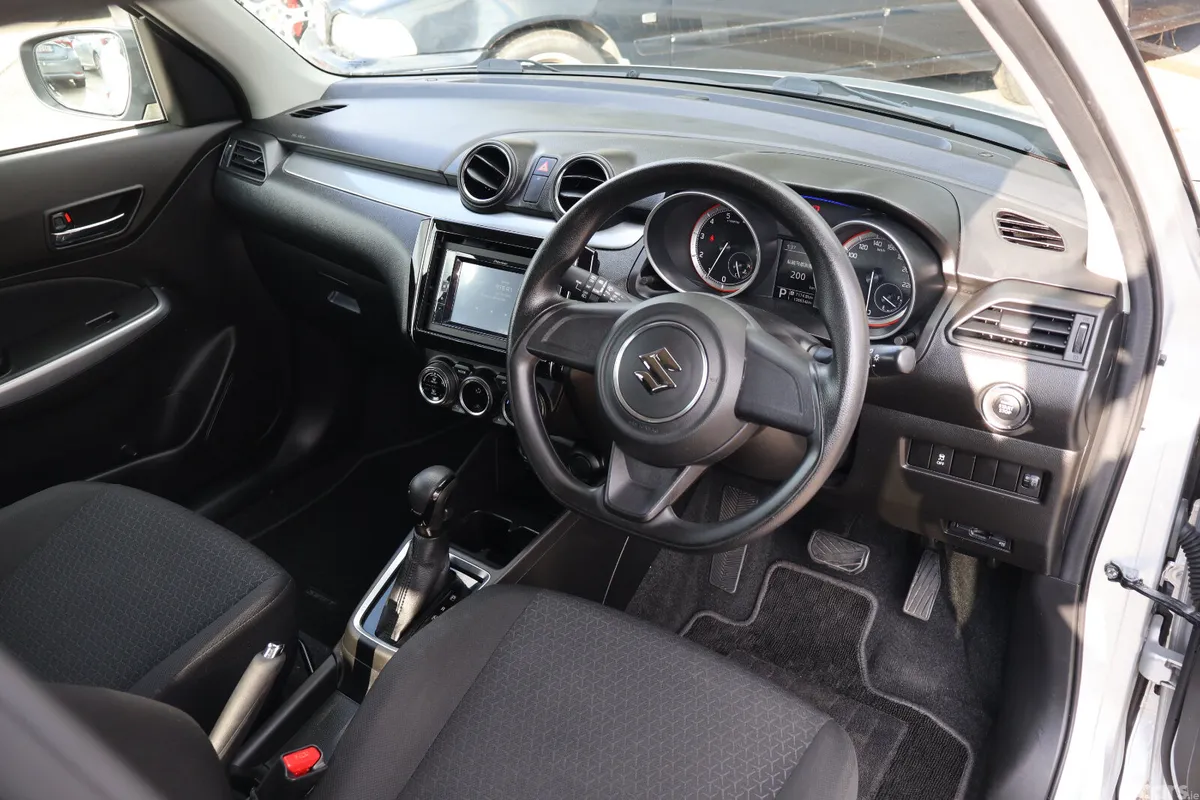 Suzuki Swift Hatchback, Petrol, 2019, Silver