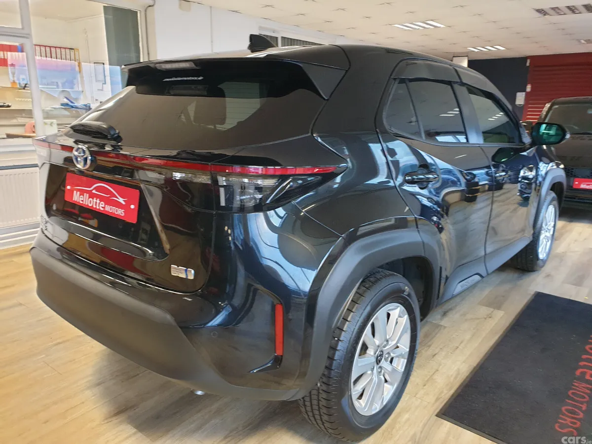 Toyota Yaris Cross Hatchback, Petrol Hybrid, 2021, Black