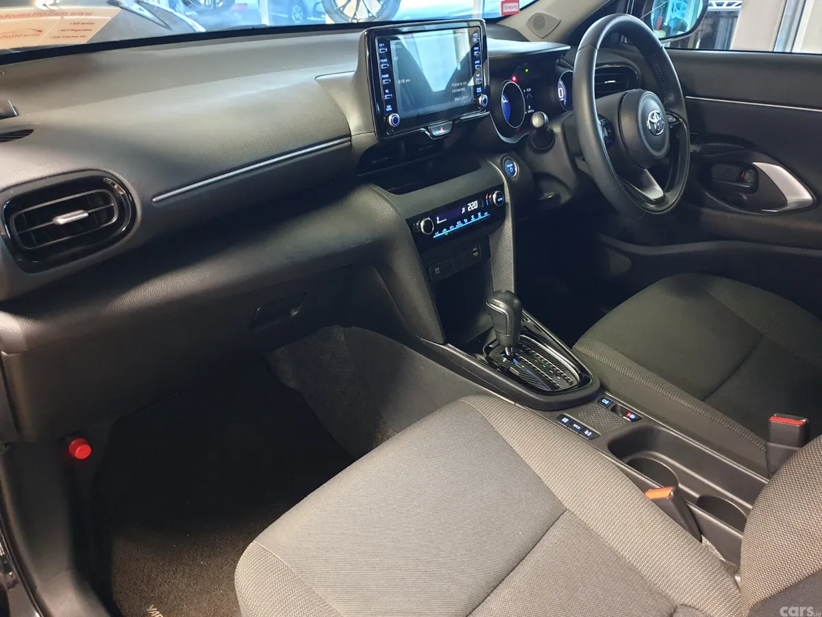 Toyota Yaris Cross Hatchback, Petrol Hybrid, 2021, Black