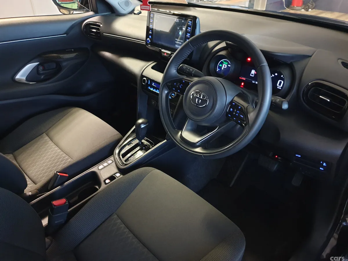 Toyota Yaris Cross Hatchback, Petrol Hybrid, 2021, Black