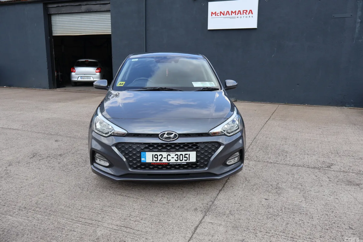 Hyundai i20 Hatchback, Petrol, 2019, Grey