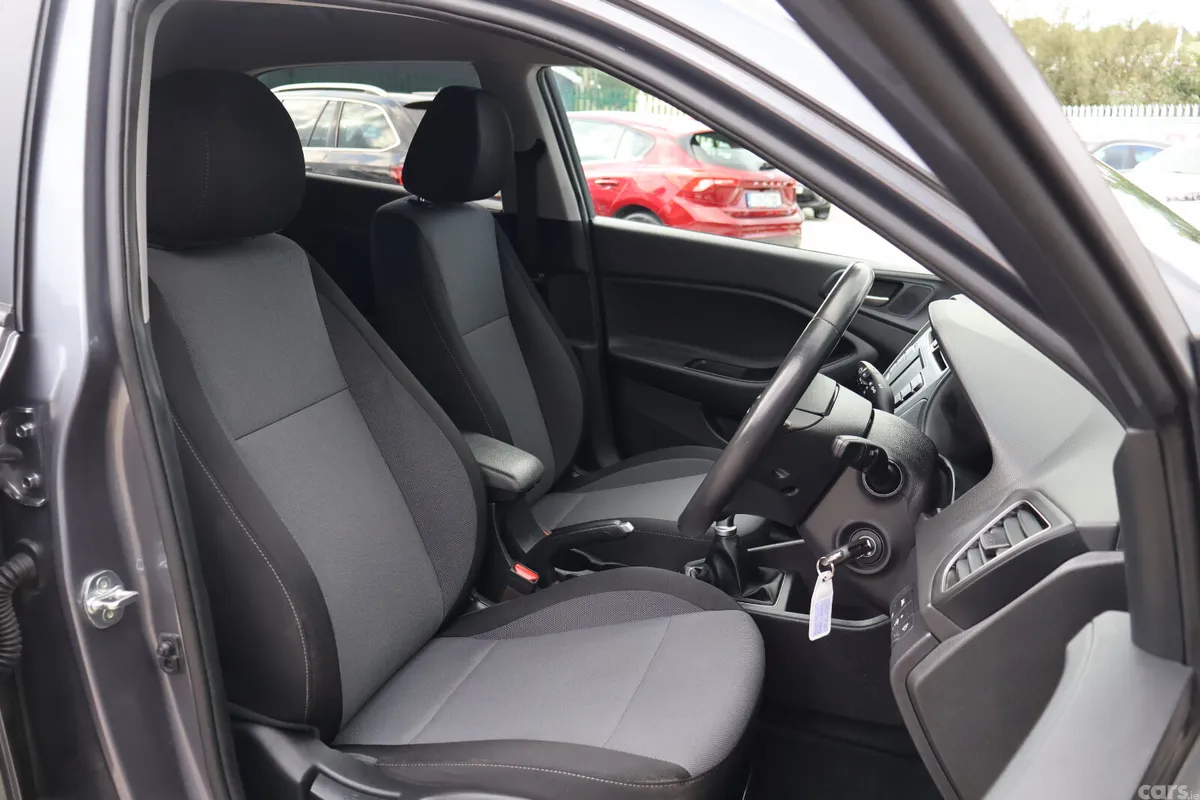 Hyundai i20 Hatchback, Petrol, 2019, Grey