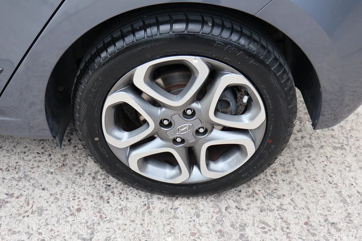Hyundai i20 Hatchback, Petrol, 2019, Grey