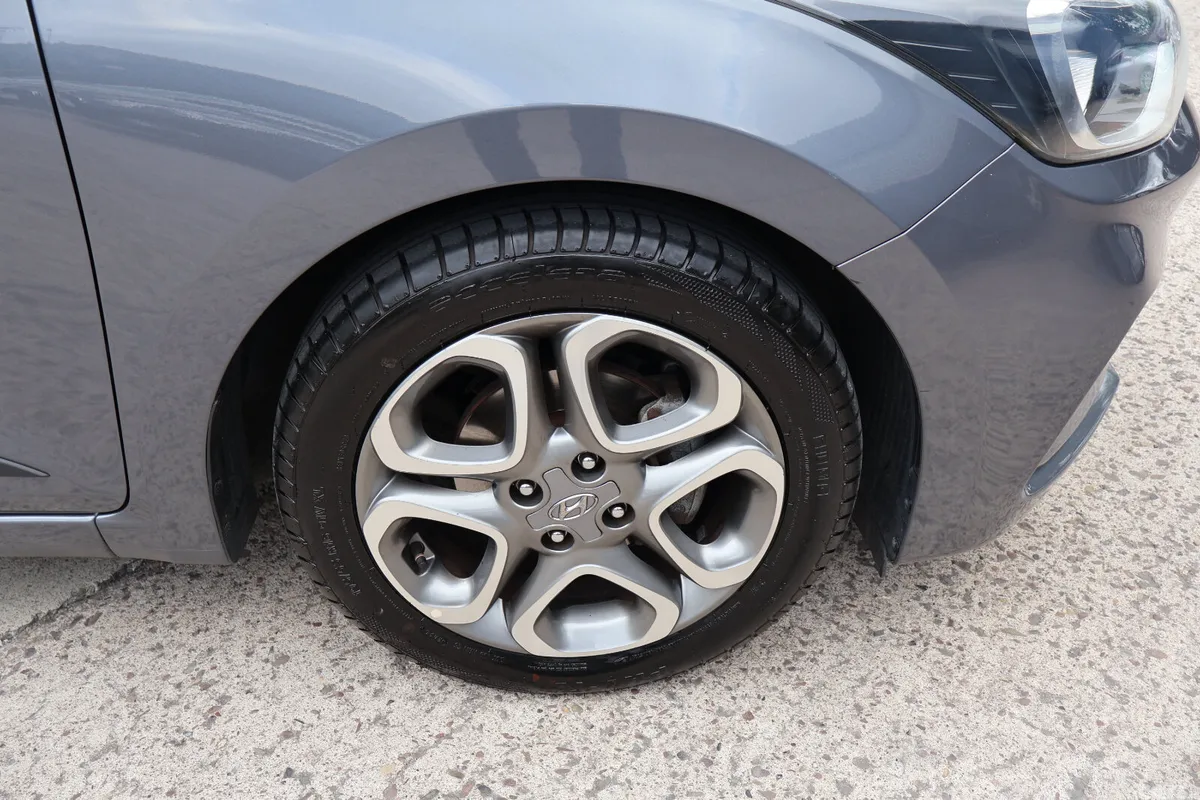 Hyundai i20 Hatchback, Petrol, 2019, Grey