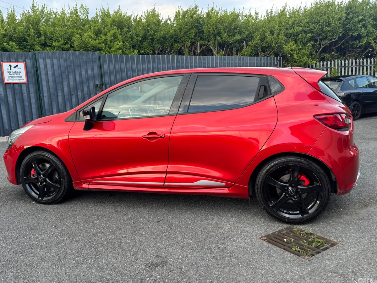 Renault Clio Hatchback, Petrol, 2015, Red
