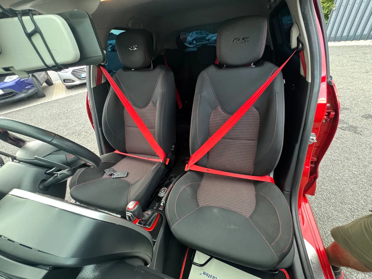 Renault Clio Hatchback, Petrol, 2015, Red