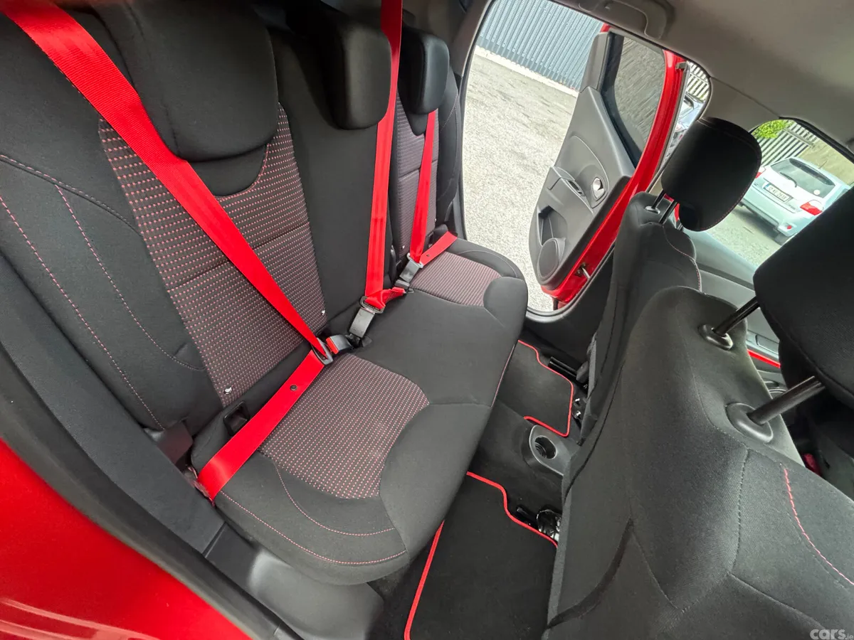 Renault Clio Hatchback, Petrol, 2015, Red