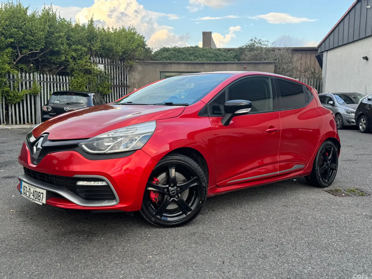 Renault Clio Hatchback, Petrol, 2015, Red
