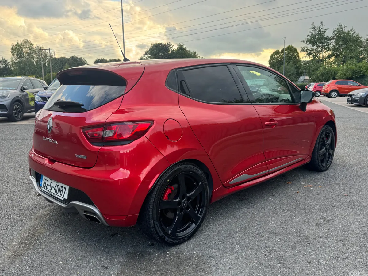 Renault Clio Hatchback, Petrol, 2015, Red