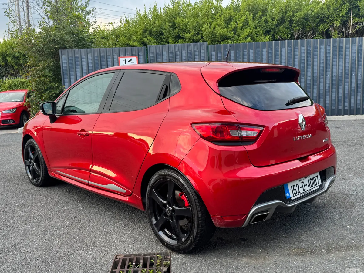 Renault Clio Hatchback, Petrol, 2015, Red