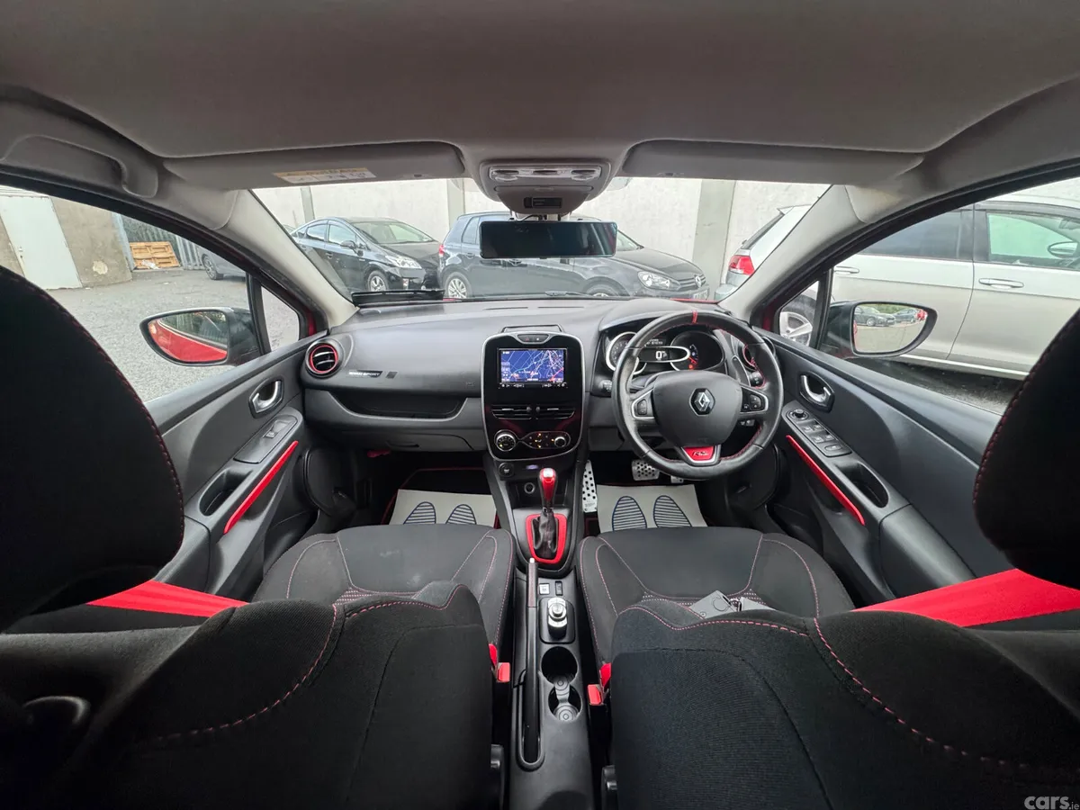 Renault Clio Hatchback, Petrol, 2015, Red