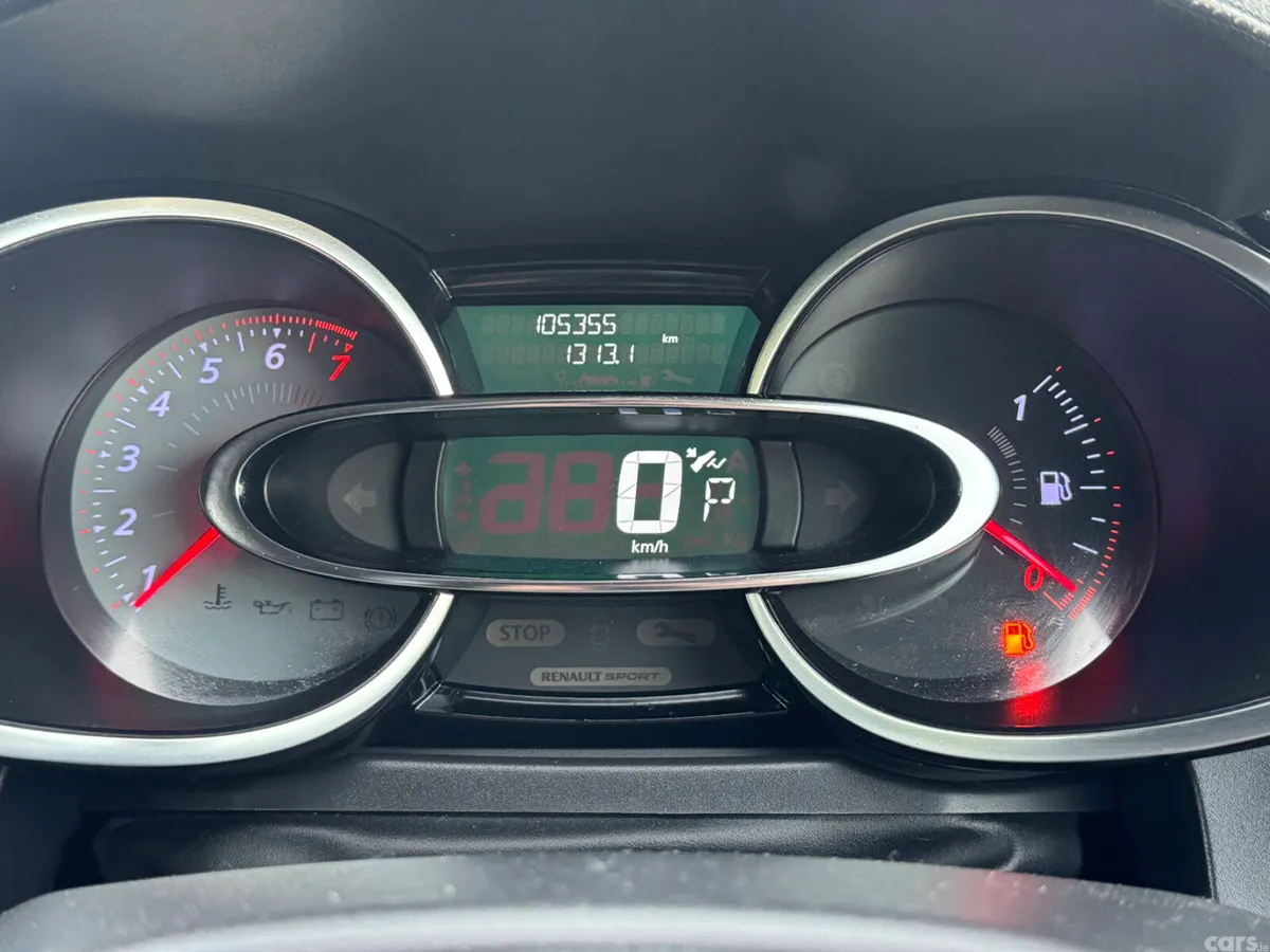 Renault Clio Hatchback, Petrol, 2015, Red