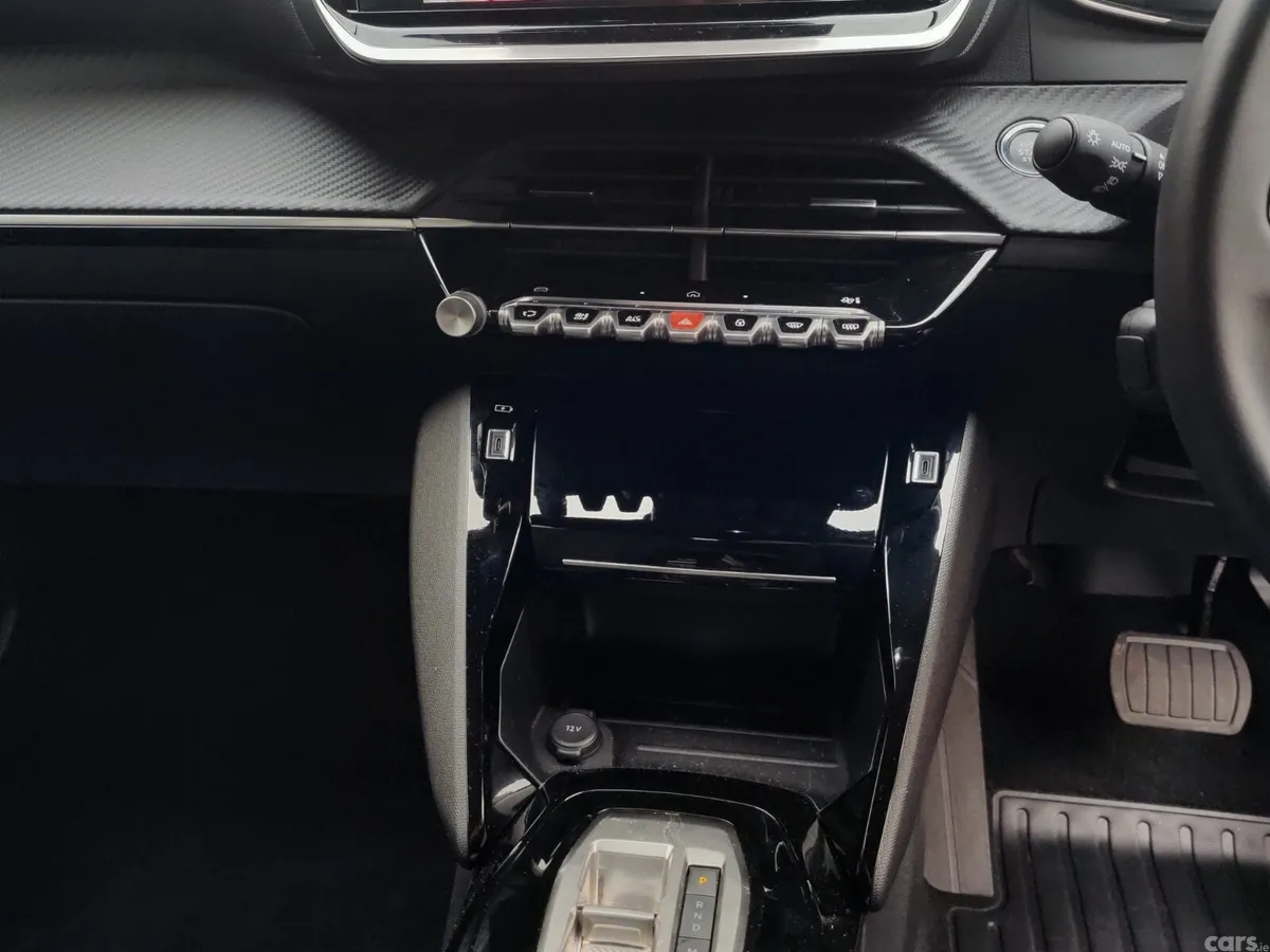 Peugeot 2008 MPV, Petrol, 2026, Red