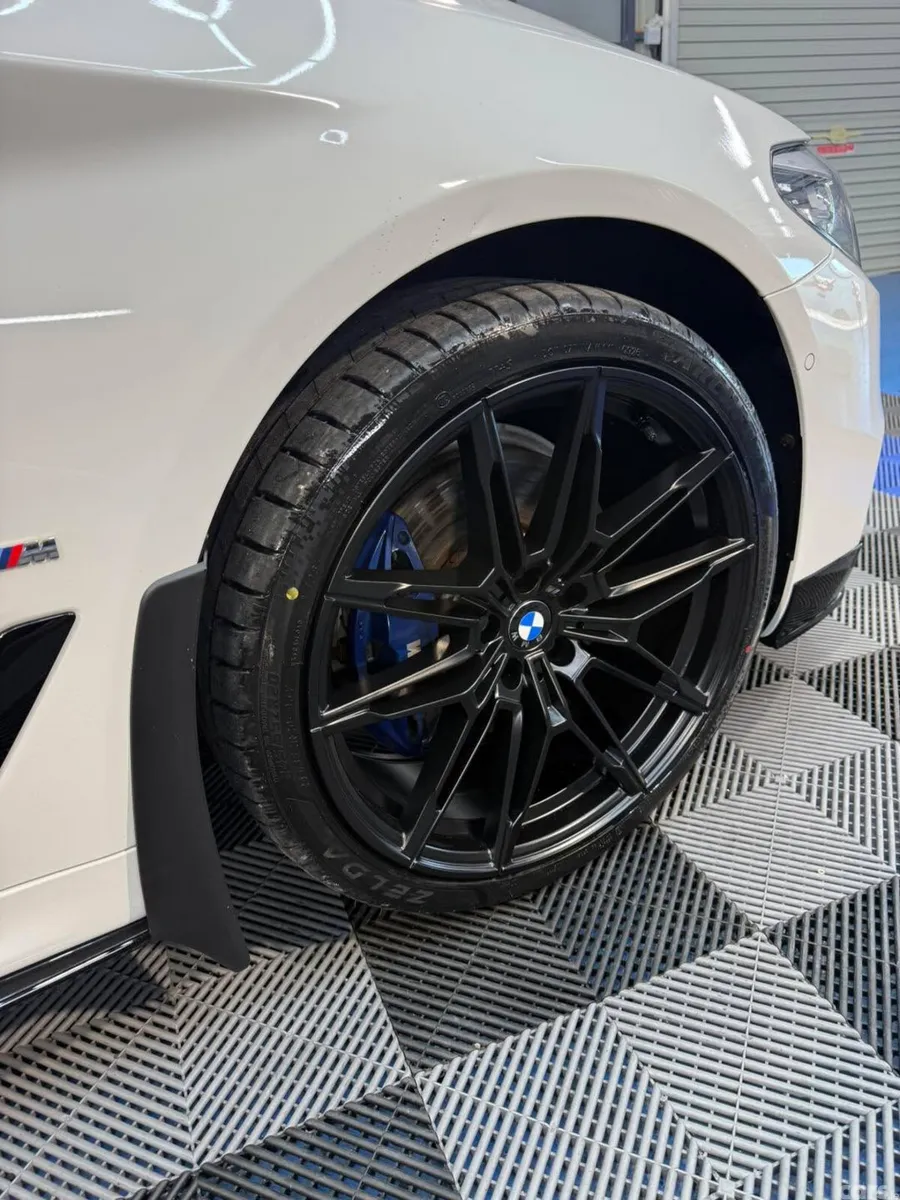 BMW 5-Series Saloon, Petrol Hybrid, 2019, White
