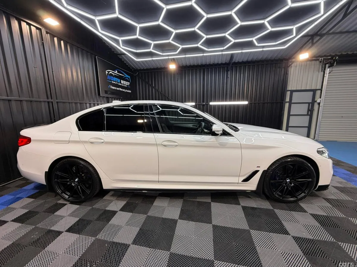 BMW 5-Series Saloon, Petrol Hybrid, 2019, White