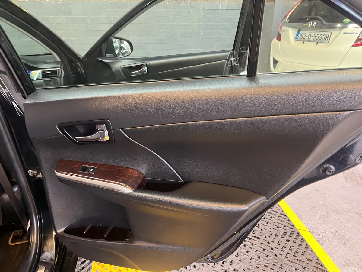 Toyota Camry Saloon, Petrol Hybrid, 2015, Black