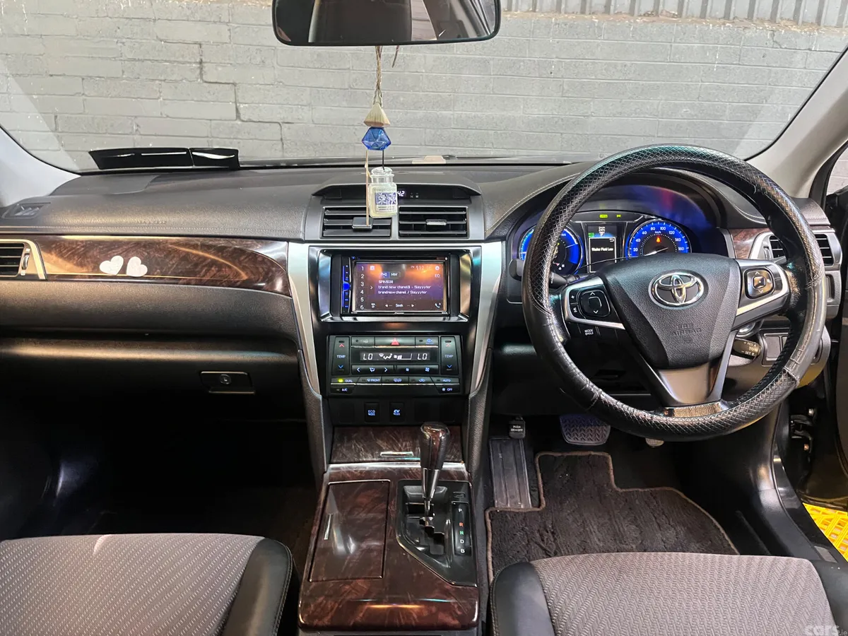 Toyota Camry Saloon, Petrol Hybrid, 2015, Black