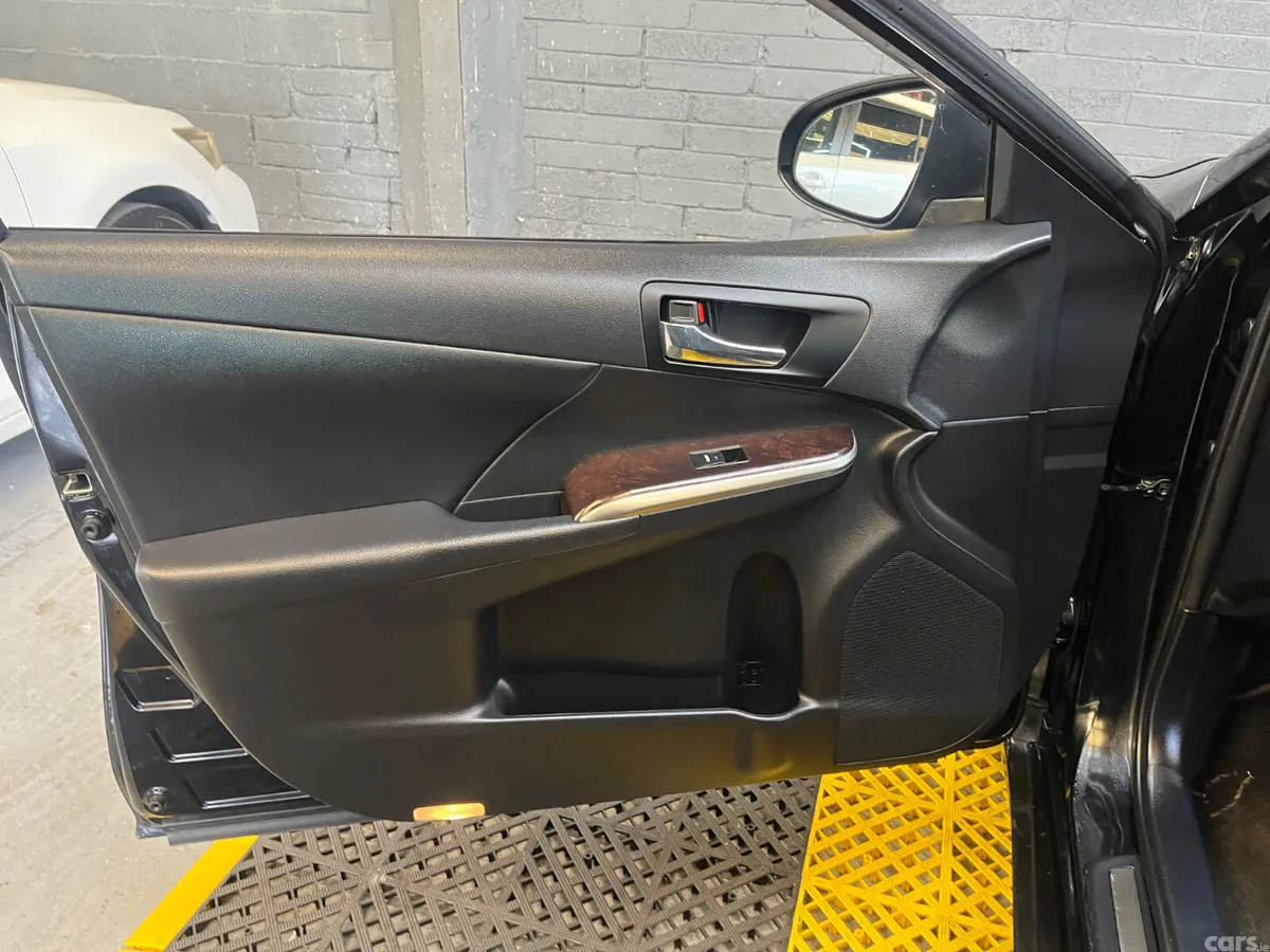 Toyota Camry Saloon, Petrol Hybrid, 2015, Black