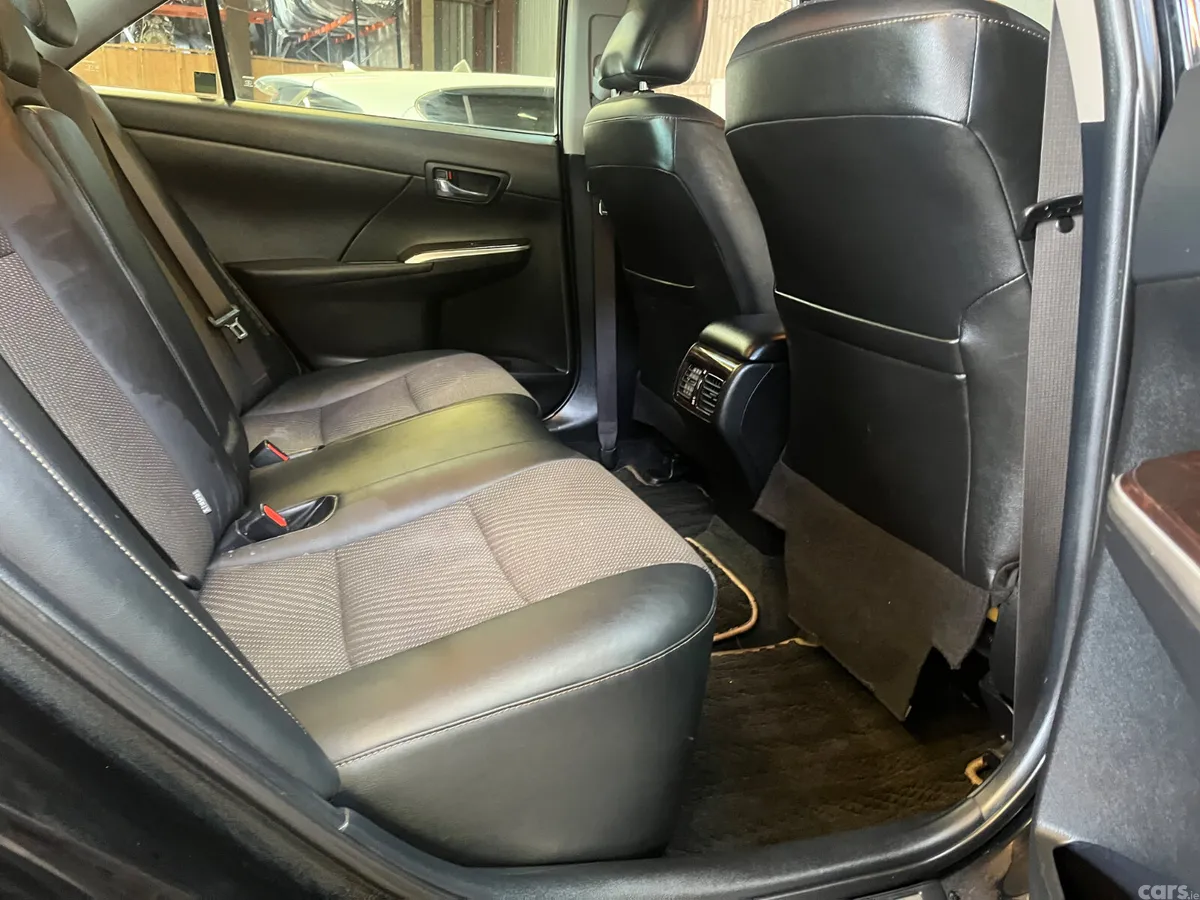 Toyota Camry Saloon, Petrol Hybrid, 2015, Black