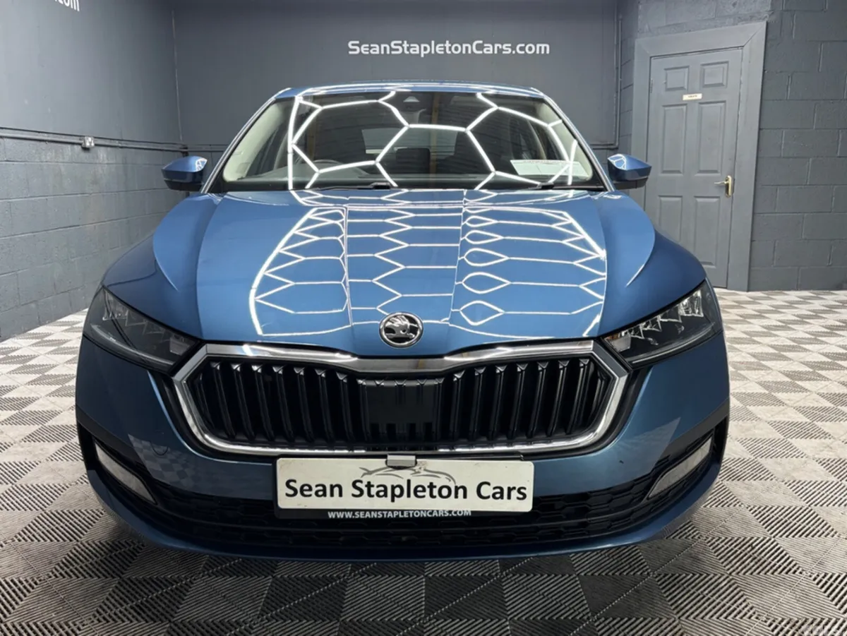 Skoda Octavia Hatchback, Petrol, 2021, Blue