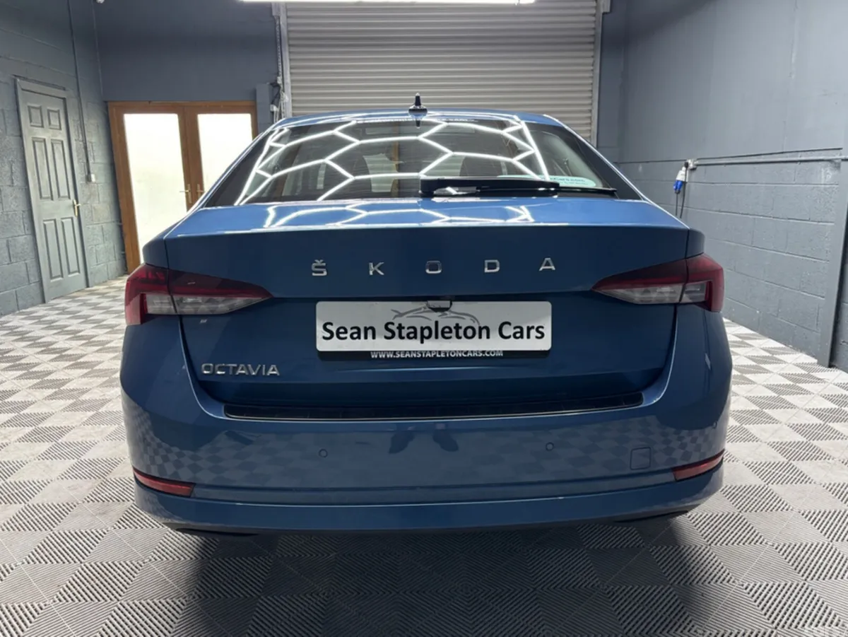 Skoda Octavia Hatchback, Petrol, 2021, Blue
