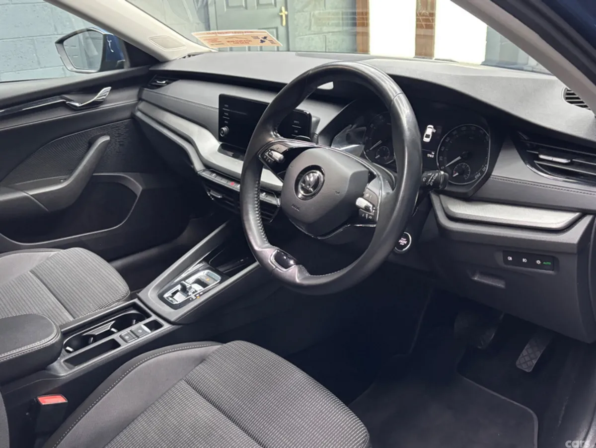 Skoda Octavia Hatchback, Petrol, 2021, Blue