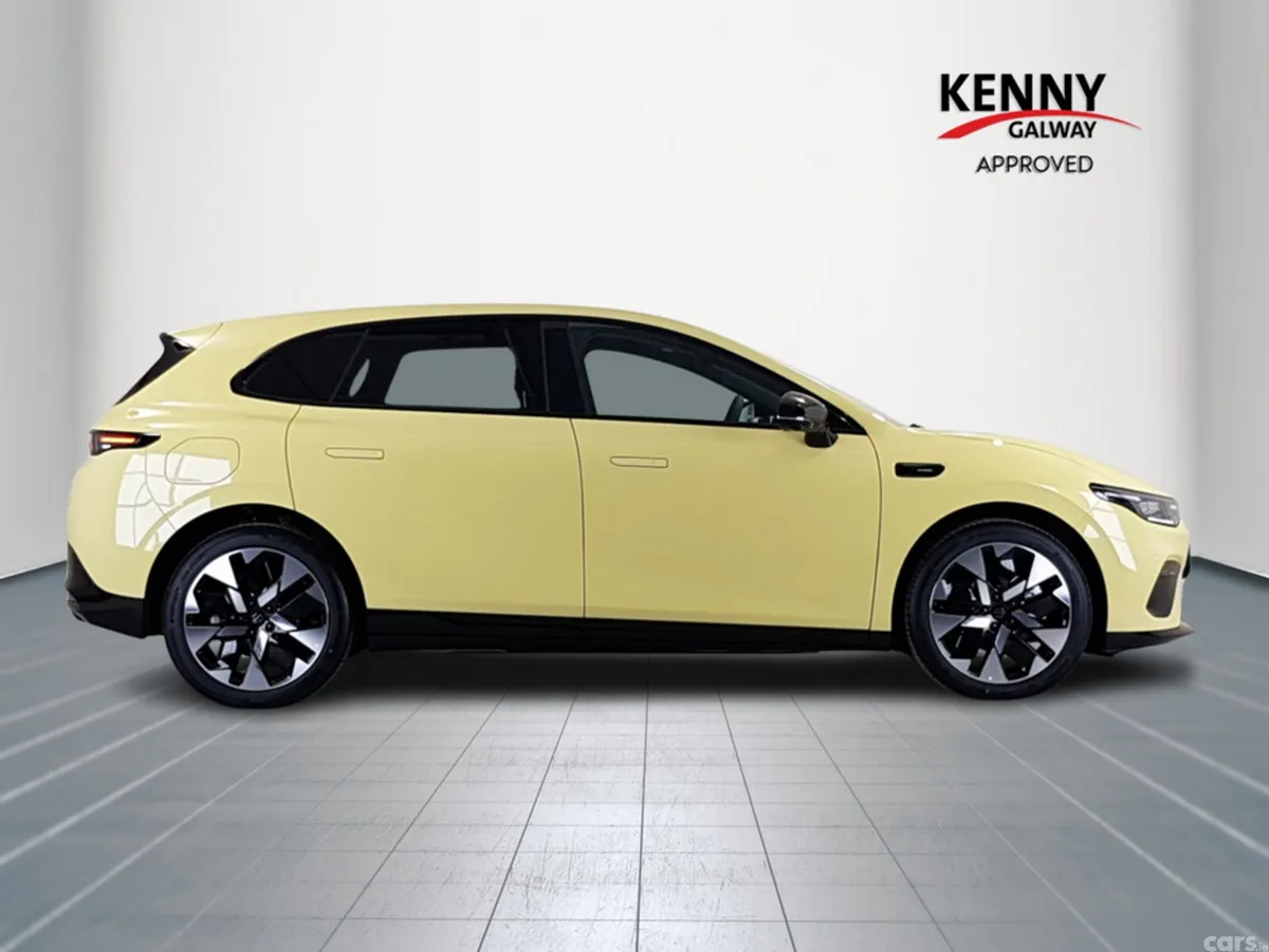 Leapmotor B05 Hatchback, Electric, 2026, Yellow