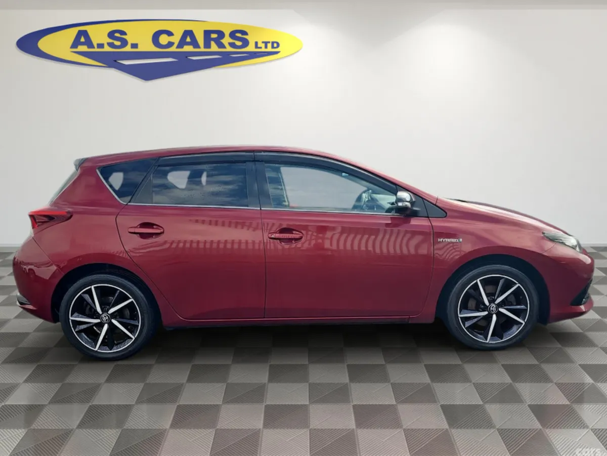 Toyota Auris Hatchback, Petrol Hybrid, 2018, Red