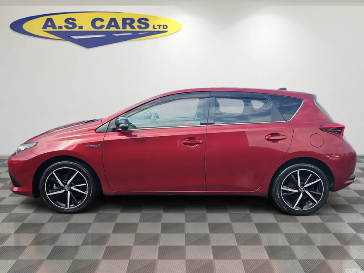 Toyota Auris Hatchback, Petrol Hybrid, 2018, Red