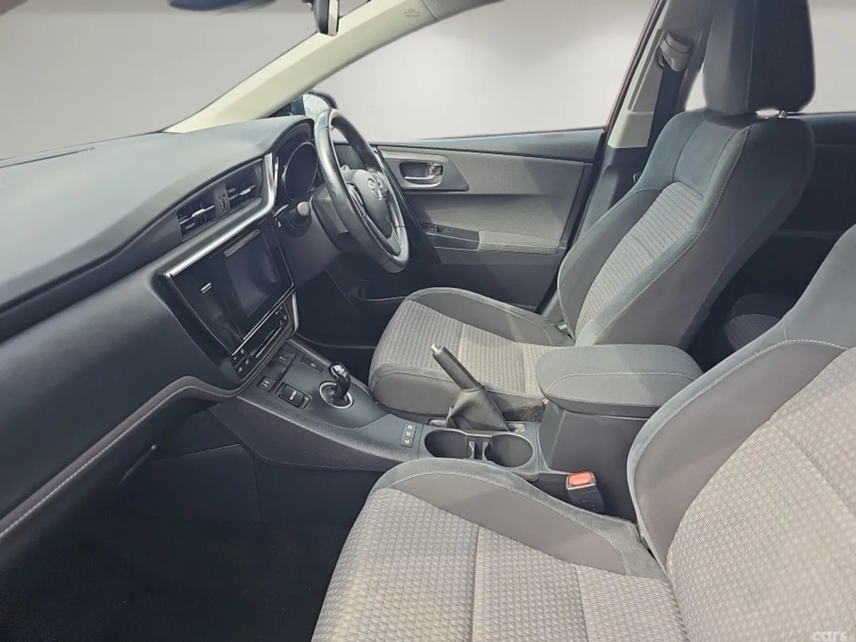 Toyota Auris Hatchback, Petrol Hybrid, 2018, Red
