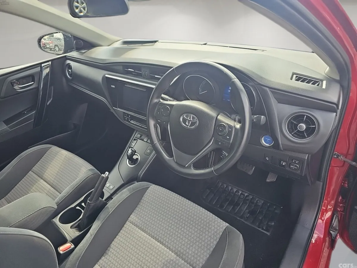 Toyota Auris Hatchback, Petrol Hybrid, 2018, Red