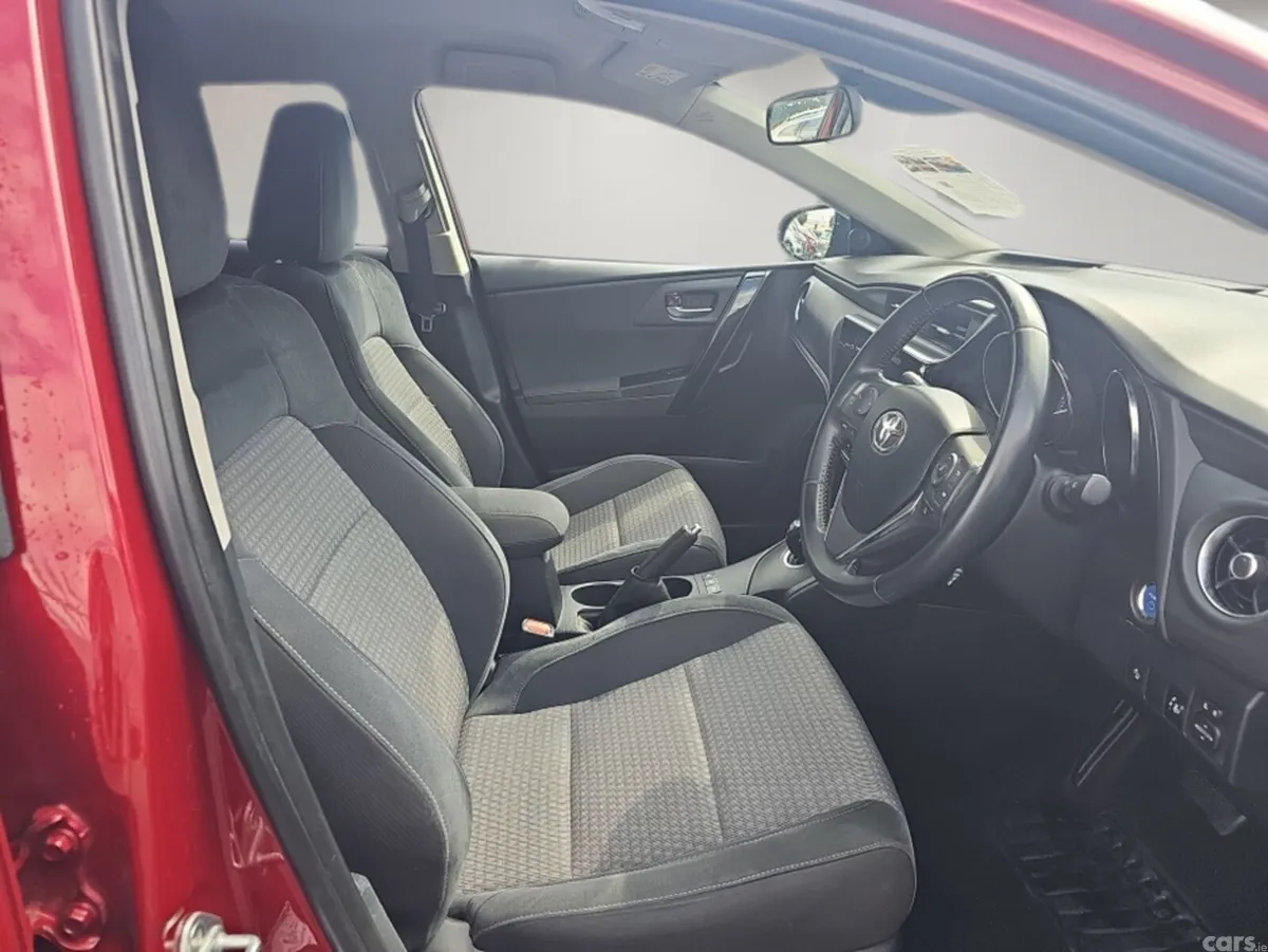 Toyota Auris Hatchback, Petrol Hybrid, 2018, Red