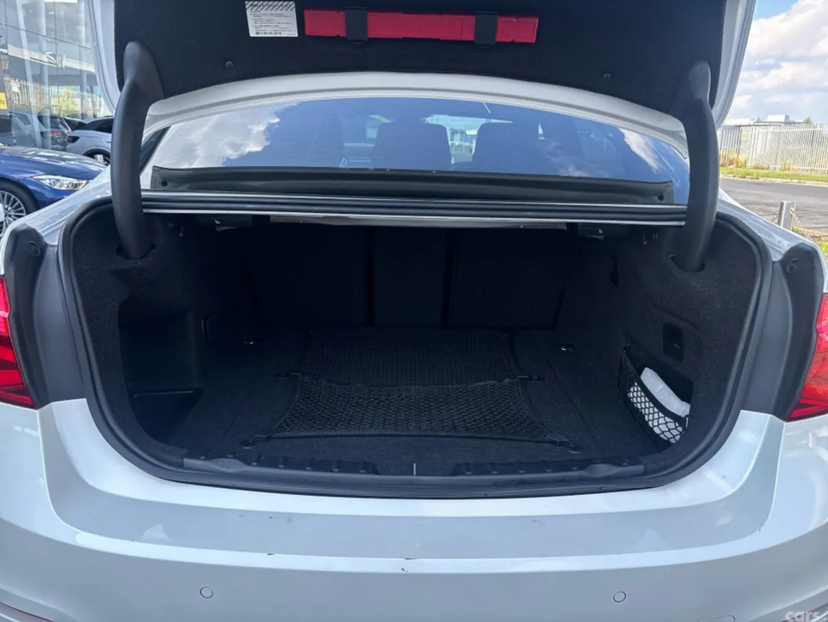 BMW 3-Series Saloon, Petrol Hybrid, 2018, White