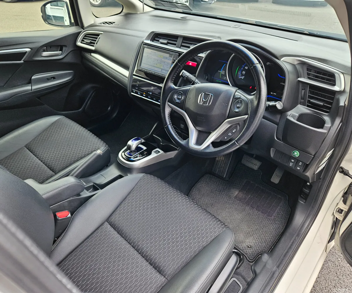 Honda Fit Hatchback, Petrol Hybrid, 2016, White