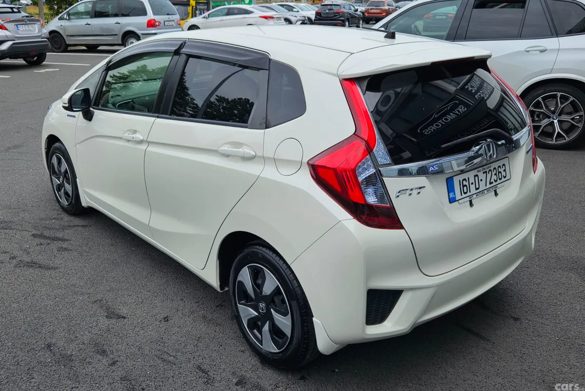 Honda Fit Hatchback, Petrol Hybrid, 2016, White