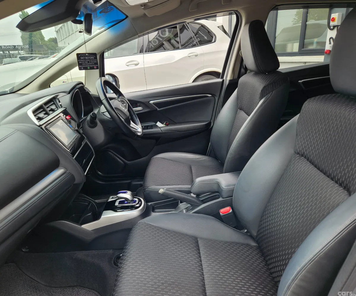 Honda Fit Hatchback, Petrol Hybrid, 2016, White