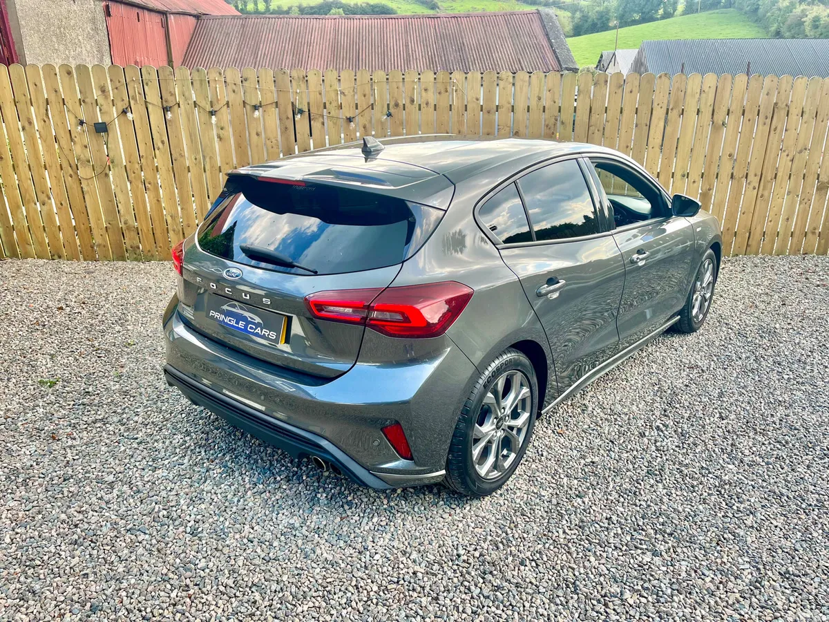 Ford Focus Hatchback, Petrol, 2022, Grey