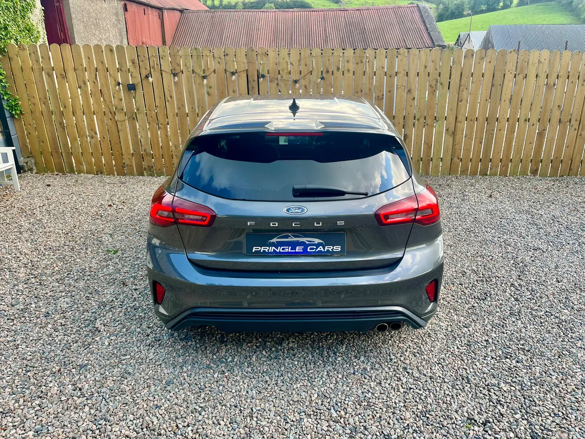 Ford Focus Hatchback, Petrol, 2022, Grey