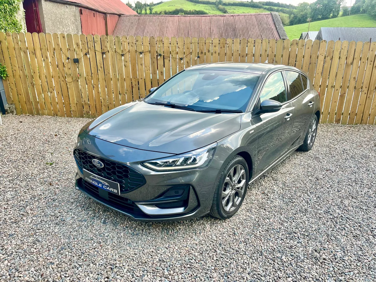 Ford Focus Hatchback, Petrol, 2022, Grey