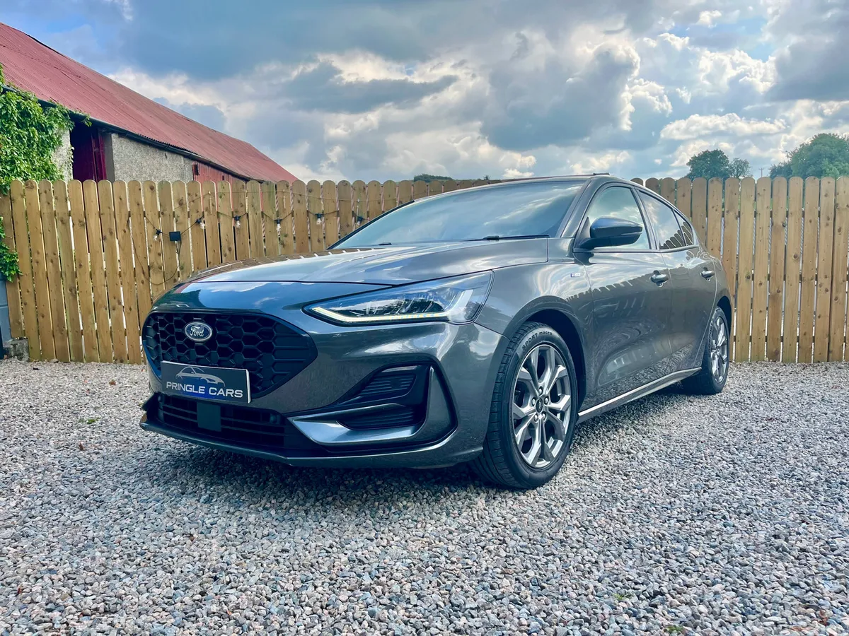Ford Focus Hatchback, Petrol, 2022, Grey